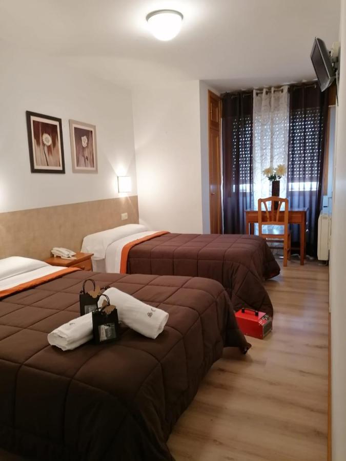 Pension Santa Clara La Coruña Esterno foto