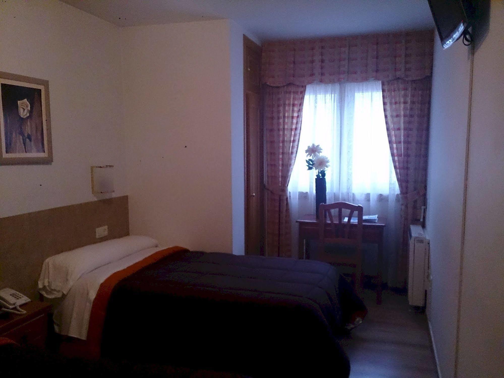 Pension Santa Clara La Coruña Esterno foto